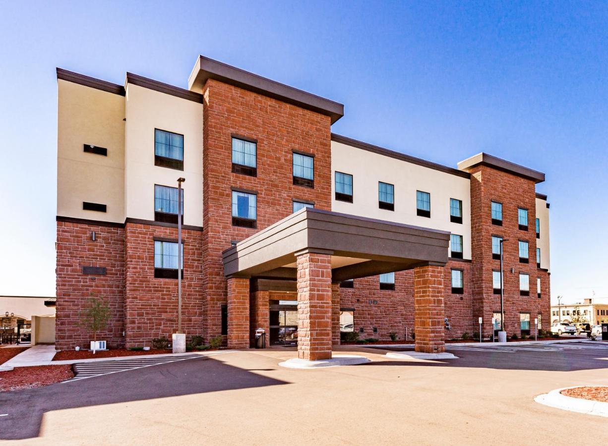 Cobblestone Hotel & Suites Superior Exterior foto