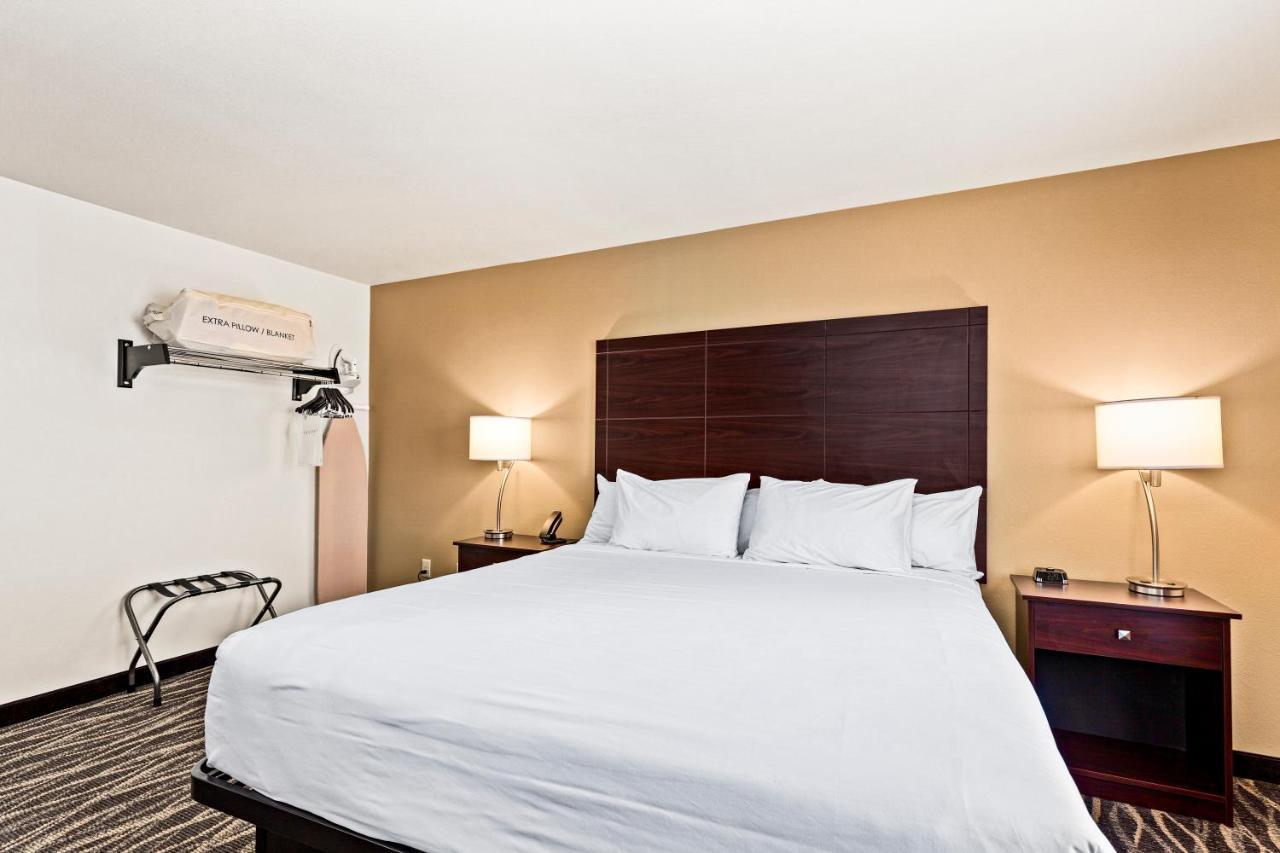 Cobblestone Hotel & Suites Superior Exterior foto