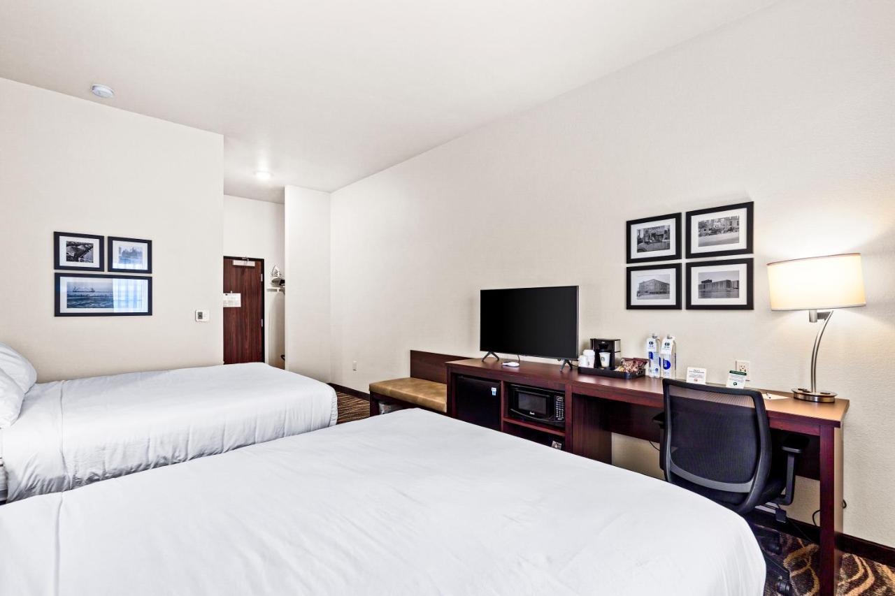 Cobblestone Hotel & Suites Superior Exterior foto