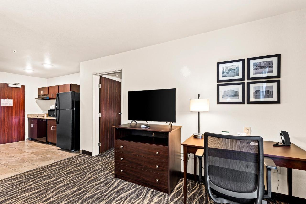 Cobblestone Hotel & Suites Superior Exterior foto