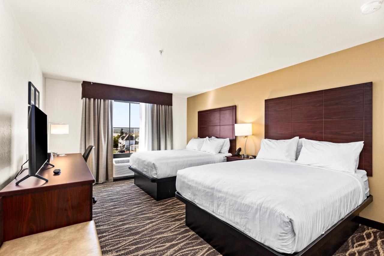 Cobblestone Hotel & Suites Superior Exterior foto