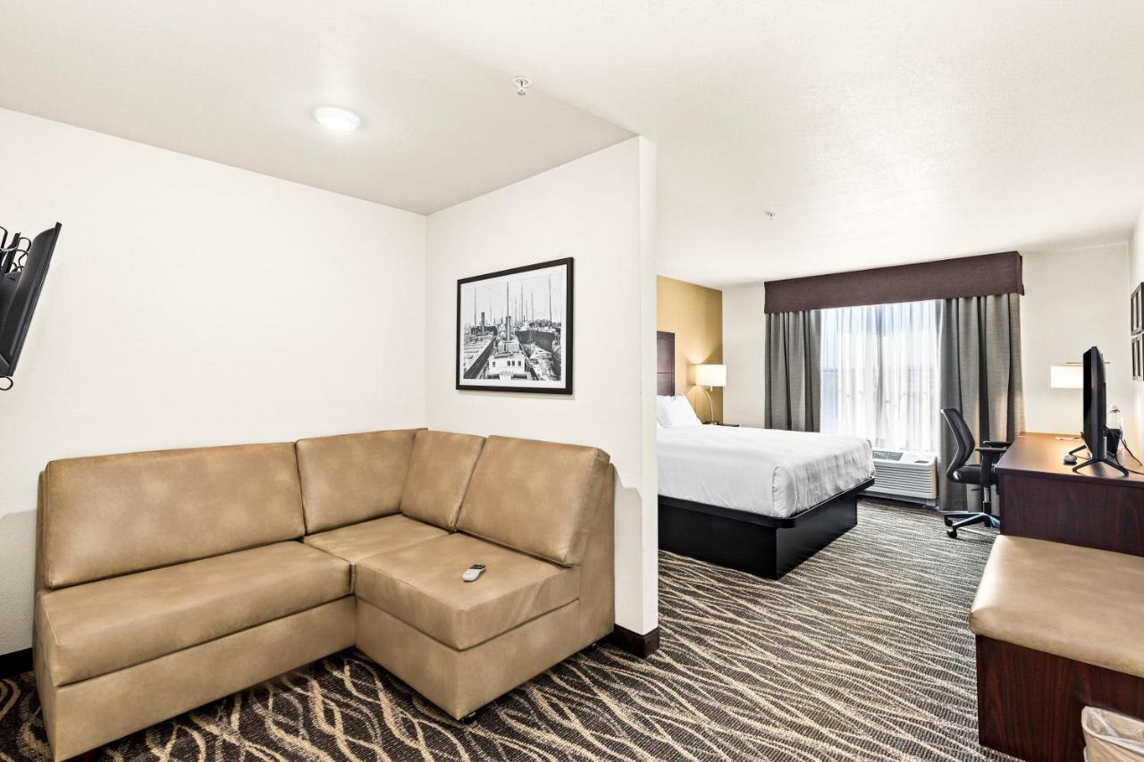 Cobblestone Hotel & Suites Superior Exterior foto